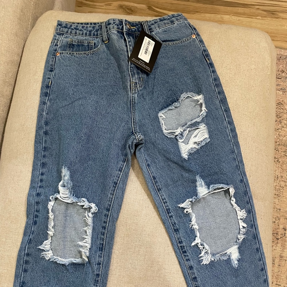BRAND NEW MISGUIDED Women’s Denim Jeans with Holes, Size 6, Straight Leg